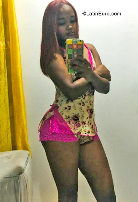Date this foxy Dominican Republic girl Madelin from Santo Domingo DO38615