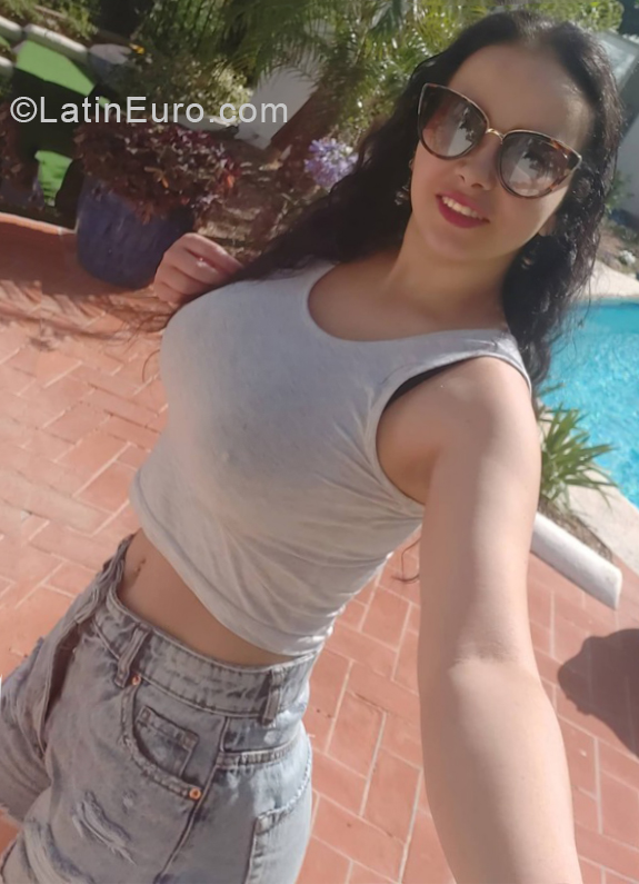 Date this sensual Colombia girl Lizz from Pereira CO28324