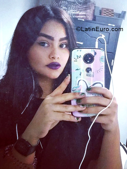 Date this exotic Colombia girl Yenifer from Barranquilla CO28353