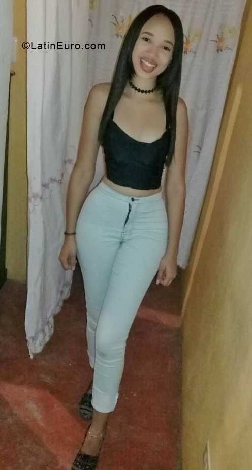 Date this sultry Dominican Republic girl Celina from Santo Domingo DO38645