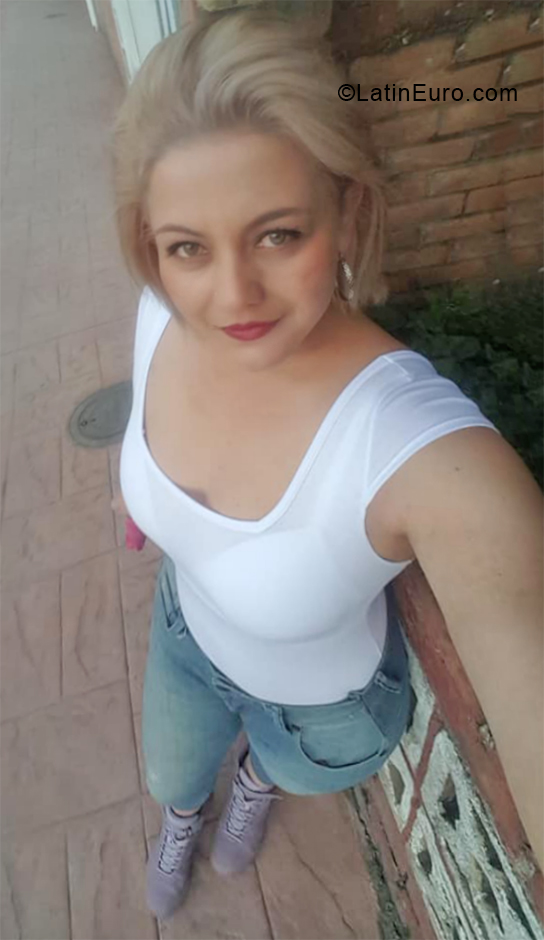 Date this pretty Colombia girl Milena from Bogota CO28384