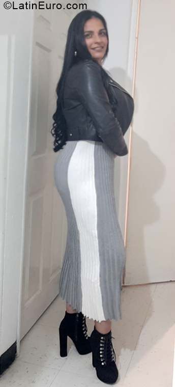 Date this exotic Colombia girl Milena from Bogota CO28414
