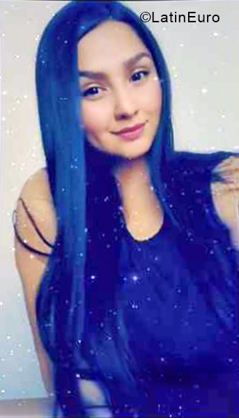 Date this young Colombia girl Julie from Bogota CO28416