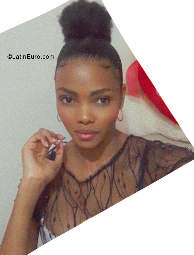 Date this sultry Colombia girl Nasly from Medellín CO28421