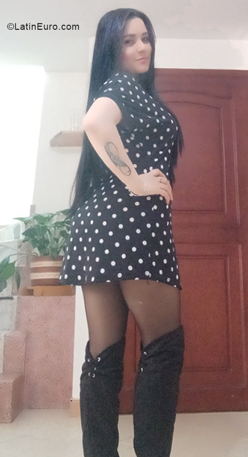 Date this pretty Colombia girl Mara from Bogota CO28425