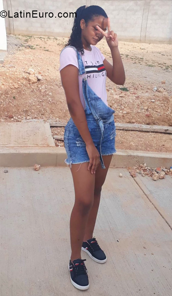 Date this cute Colombia girl Naleth from Cartagena CO28448
