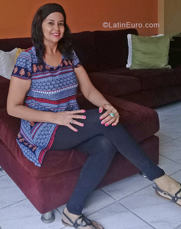 Date this beautiful Colombia girl Linda from La Plata CO29113