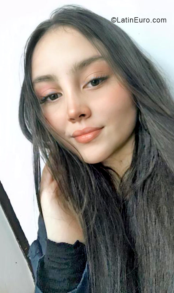 Date this hot Colombia girl Juli from Bogota CO29706