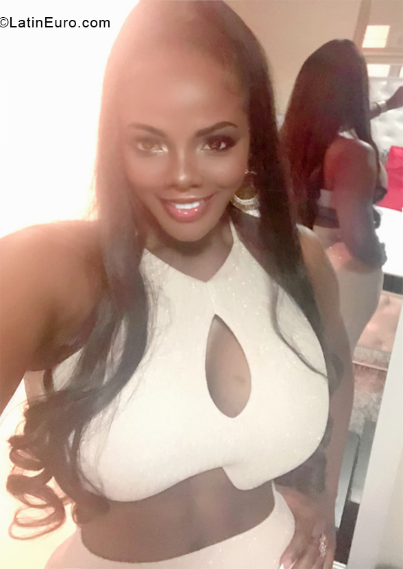 Date this athletic Colombia girl Julieth from Cali CO28508