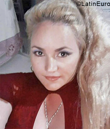 Date this attractive Colombia girl Cecilia from Armenia CO28511