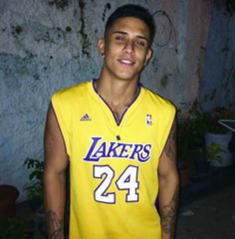 Date this tall United States man Cris from Santo Domingo US20947
