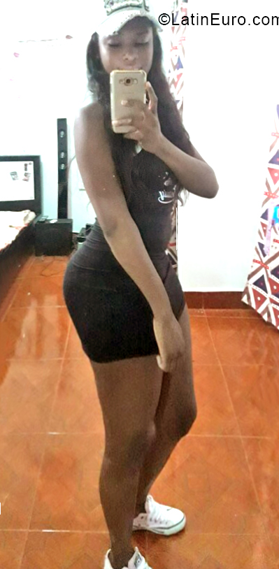 Date this hot Colombia girl Libet from Buenaventura CO30648