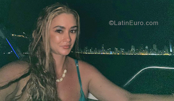 Date this attractive Colombia girl Mar from Medellin CO28550
