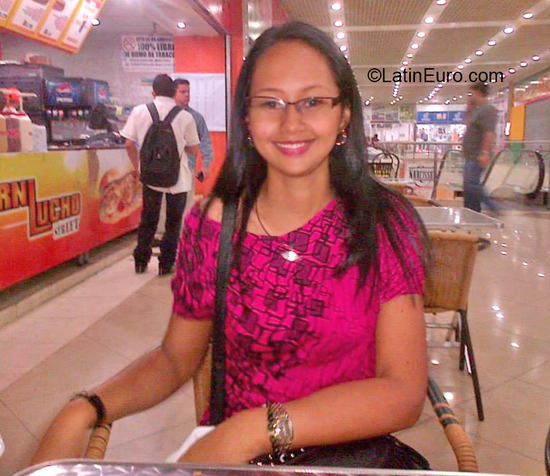 Date this attractive Venezuela girl Raxe from Maturin VE3488