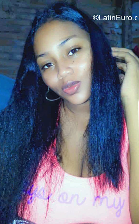 Date this good-looking Colombia girl Kimverlin from Buenaventura CO30463