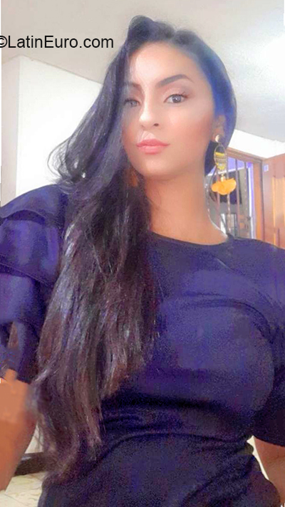 Date this hot Colombia girl Valentina from Barranquilla CO28599