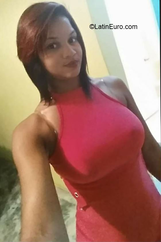 Date this attractive Dominican Republic girl Esther from Santo Domingo DO38783
