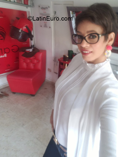 Date this athletic Dominican Republic girl ANA MARIA from Santiago DO38793