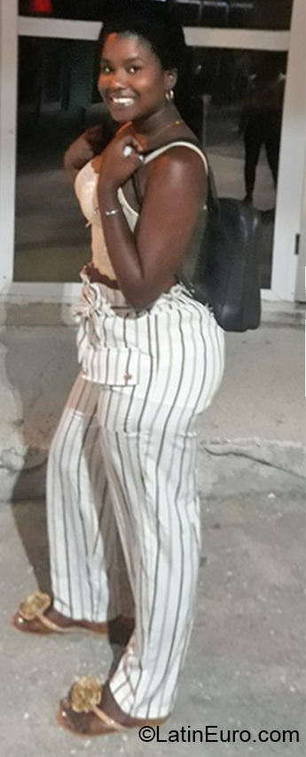 Date this happy Cuba girl Leila from Camaguey CU728