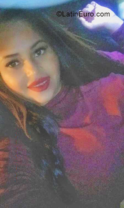 Date this hot Dominican Republic girl Miguelina from Santo Domingo Este DO38819