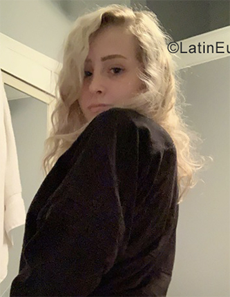 Date this pretty Venezuela girl Alexa from Caracas VE3510
