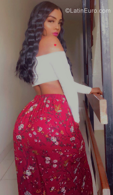 Date this sensual Dominican Republic girl Wilmerys from Santo Domingo DO38827