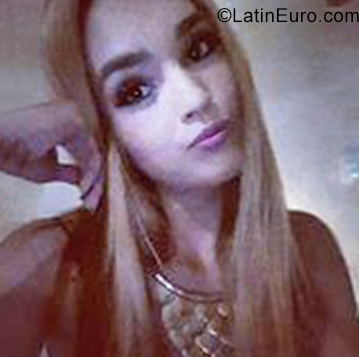 Date this foxy Venezuela girl Silvia from Maracaibo VE3514