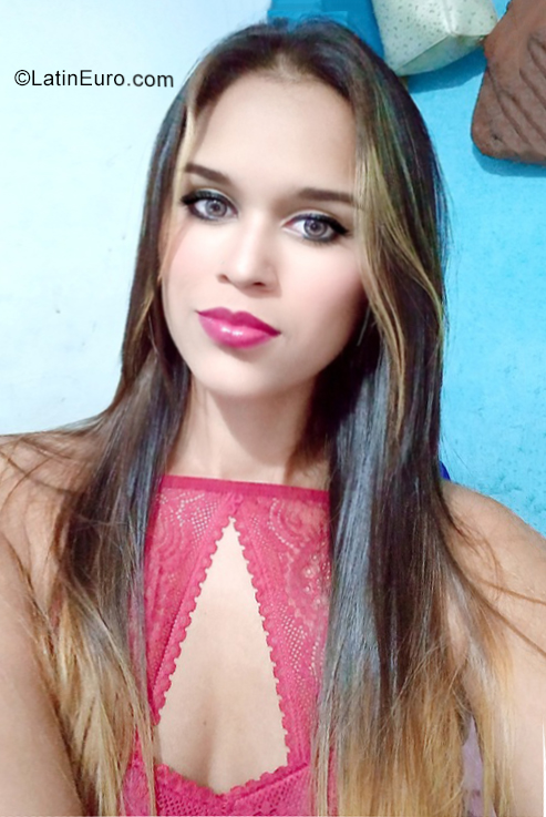Date this hot Colombia girl Reina from Barranquilla CO28692