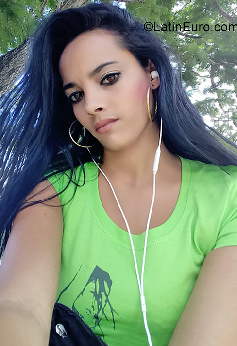 Date this passionate Cuba girl Lisbet from Bayamo CU729