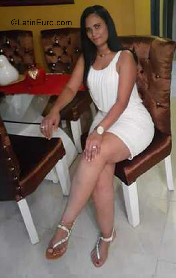 Date this athletic Dominican Republic girl Maricely from Santiago DO38867