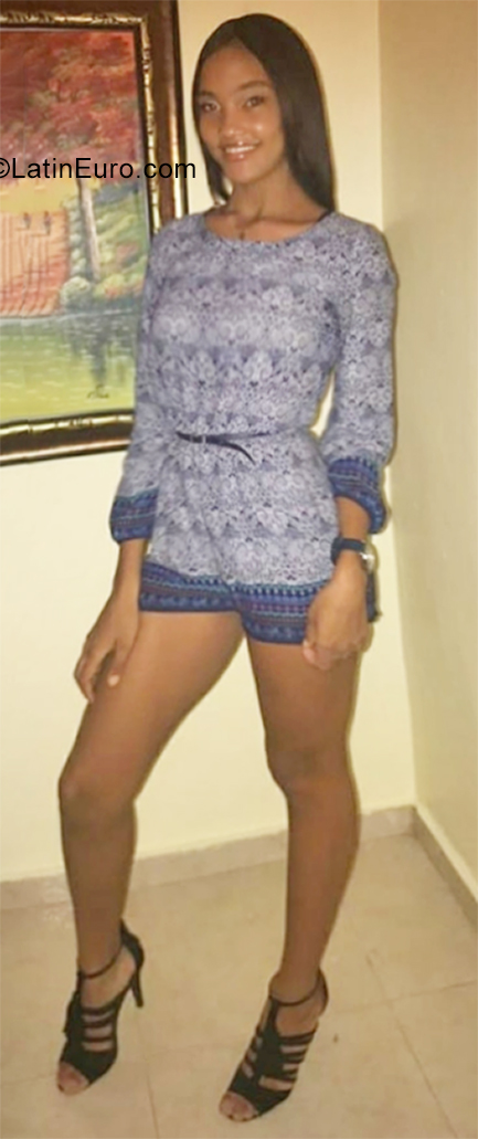 Date this stunning Dominican Republic girl Alexandra from Barahona DO40035