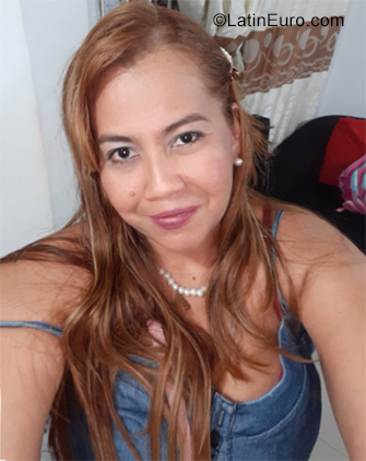 Date this attractive Colombia girl Francia from Cartagena CO28768