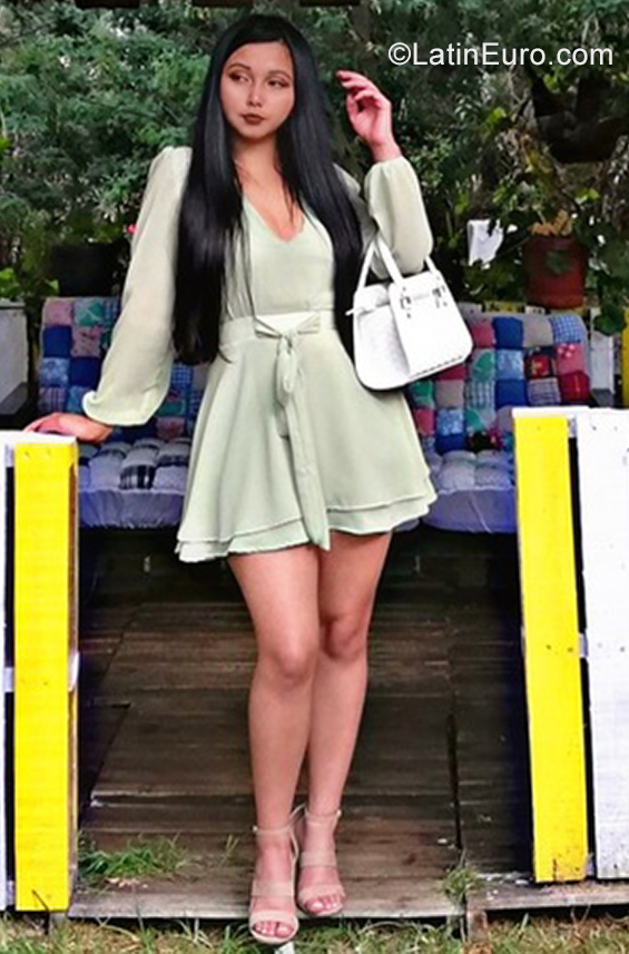 Date this georgeous Colombia girl Paula from Bogota CO31215