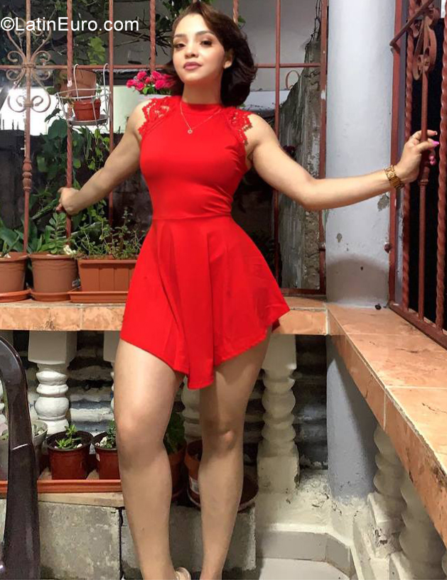 Date this nice looking Dominican Republic girl Anael samantha from santiago DO38925