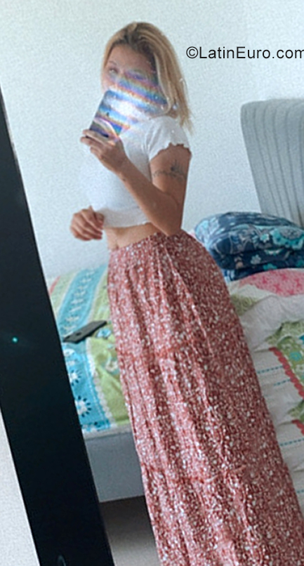 Date this young Colombia girl Ana correa from Medellin CO28821