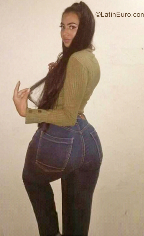 Date this pretty Colombia girl Dayana from Medellin CO28940