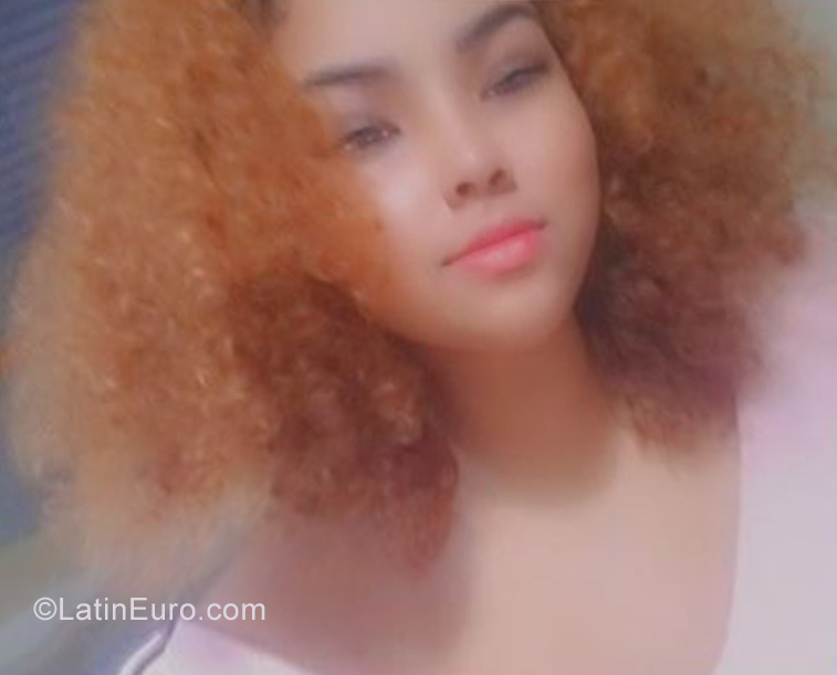 Date this happy Dominican Republic girl Yerelin from La Vega DO39082