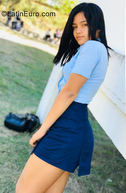 Date this hard body Cuba girl Angie from Havana CU746