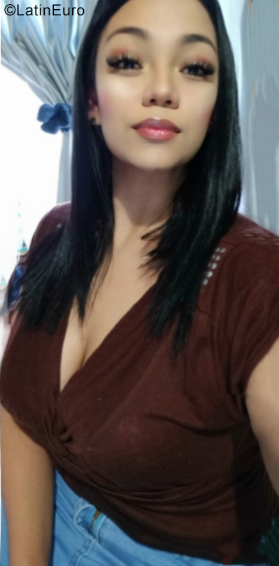 Date this gorgeous Colombia girl Adrina from Bogota CO29082