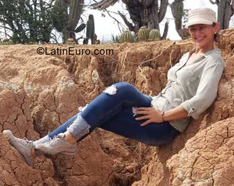 Date this nice looking Colombia girl Maria from Bogota CO29099