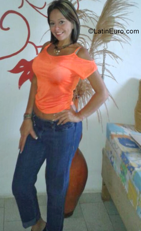 Date this passionate Venezuela girl Rasi from Maracay VE3654