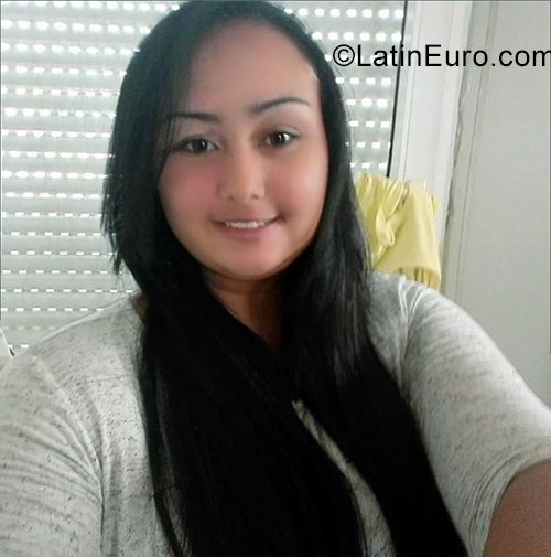 Date this voluptuous Colombia girl Estefana from Santa Marta CO29164
