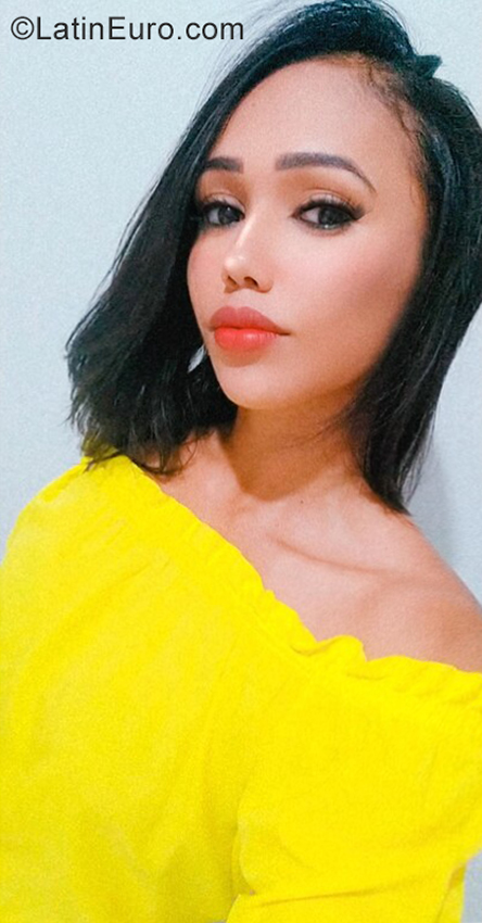 Date this cute Brazil girl Thailene from Ipiau BR11302