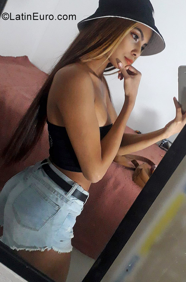 Date this charming Colombia girl Silvana from Medellin CO29205