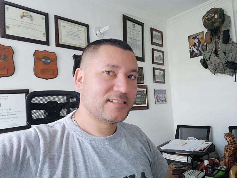 Date this passionate United States man Bernal from Aspen UM80