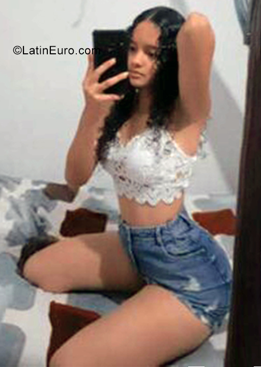 Date this sultry Colombia girl Valeria from Bogota CO29254