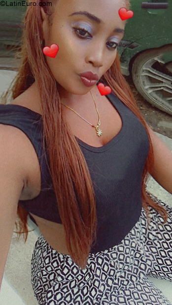 Date this hard body Dominican Republic girl Evelin from Santo Domingo DO39240