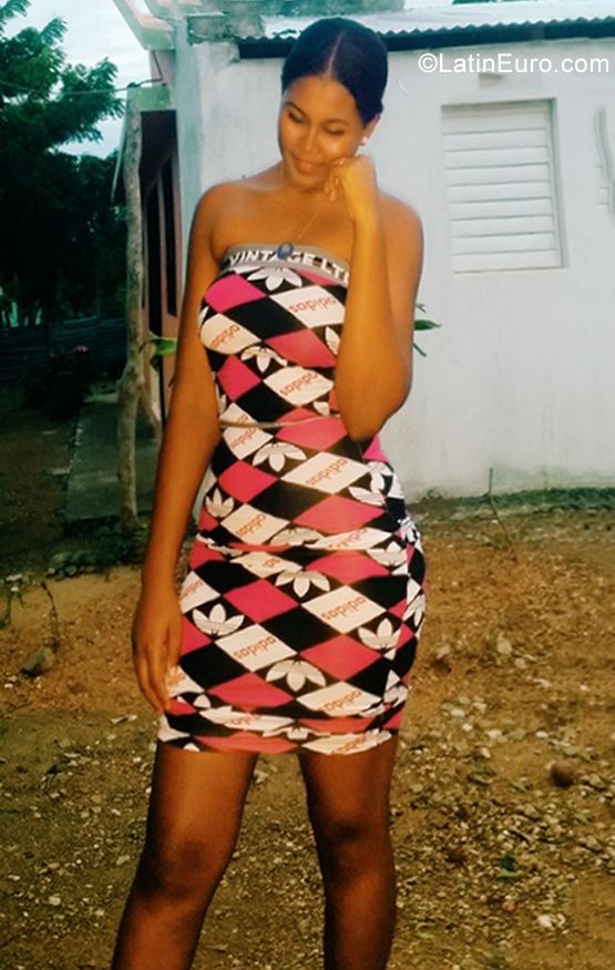 Date this gorgeous Dominican Republic girl Glenny from San Juan DO39278