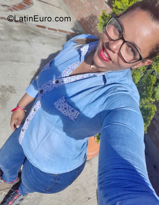 Date this sensual Spain girl Zylmely from Madrid ES597