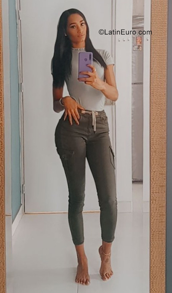 Date this voluptuous Colombia girl Kelly from Cali CO29413